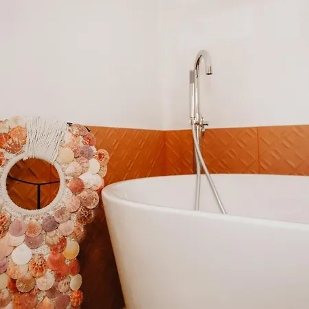 Coquillages Et Crustacés, Netflix Baignoire îlot Chez Ivona Appartement *