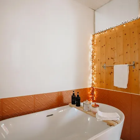 Coquillages Et Crustacés, Netflix Baignoire îlot Chez Ivona * Gujan-Mestras