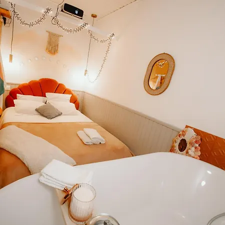 Apartment Coquillages Et Crustaces, Netflix Baignoire Ilot Chez Ivona *