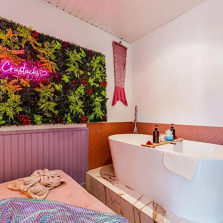 Coquillages Et Crustacés, Netflix Baignoire îlot Chez Ivona Gujan-Mestras