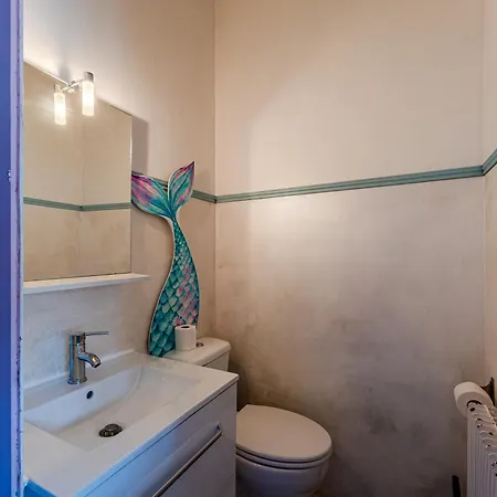 Coquillages Et Crustacés, Netflix Baignoire îlot Chez Ivona Appartement *