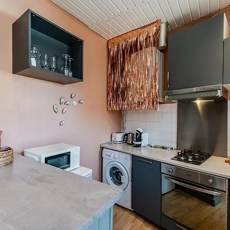 Appartement Coquillages Et Crustacés, Netflix Baignoire îlot Chez Ivona